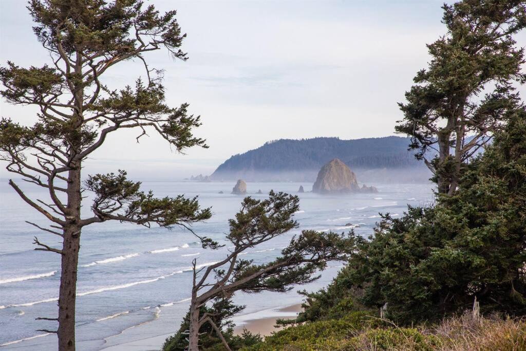 Cannon Beach Vibes, Steps To The Beach,Wifi,3 Full Bedroom En Suites With 3 Fireplaces,Near Downtown Eksteriør billede