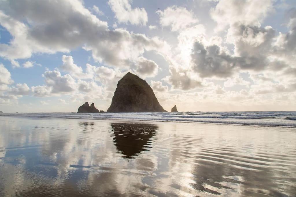 Cannon Beach Vibes, Steps To The Beach,Wifi,3 Full Bedroom En Suites With 3 Fireplaces,Near Downtown Eksteriør billede